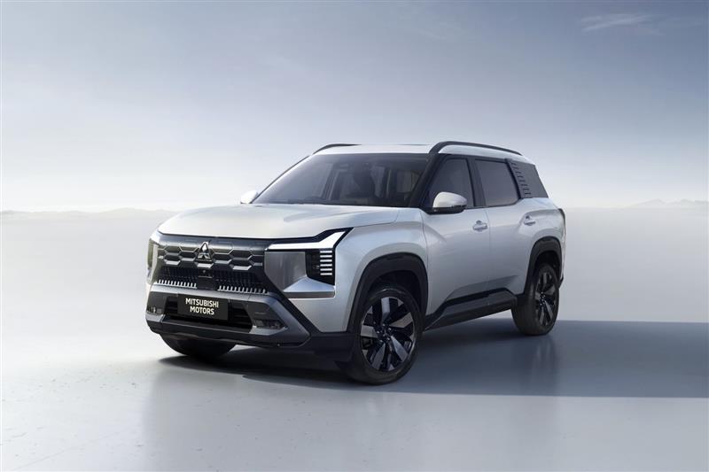 MITSUBISHI DESTINATOR HOÀN TOÀN MỚI RA MẮT TOÀN CẦU TẠI INDONESIA